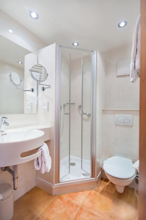 קרלסרוהה Hotel Avisa מראה חיצוני תמונה